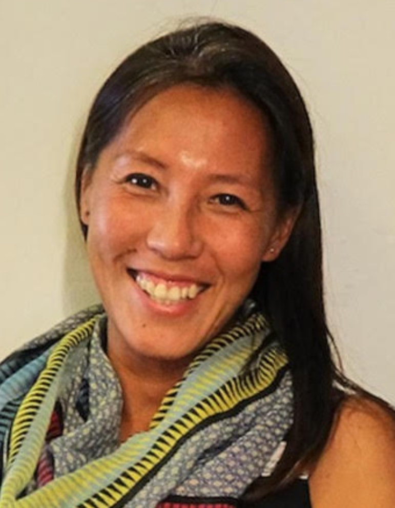 Fiona 是非牟利機構 Peace Generation 的項目總監，以促進香港可持續和平為宗旨。 在擔任此職位之前，她幫助啟動了 MakerBay--一家旨在促進香港創新和創客教育的社會企業。 2015 年返港之前，Fiona 在英國、印度尼西亞和中國的可持續發展和人道主義領域工作了 10 年。 Fiona 喜歡大自然，遠足和航海是她最喜歡的消遣活動。

EDiversity 的創辦人和團隊在教育和親職工作上的熱情甚具啟發及感染力。 雖然 Fiona 沒有孩子，但她常常跟7 歲和 4 歲的侄女和侄子一起，對她來說，看到一個好奇的孩子成長和閃耀比任何事情更值得喜悅。